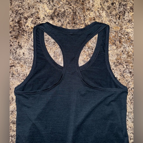 Vuori Lux Performance Tank in Ink Heather - Size S - Picture 8 of 9